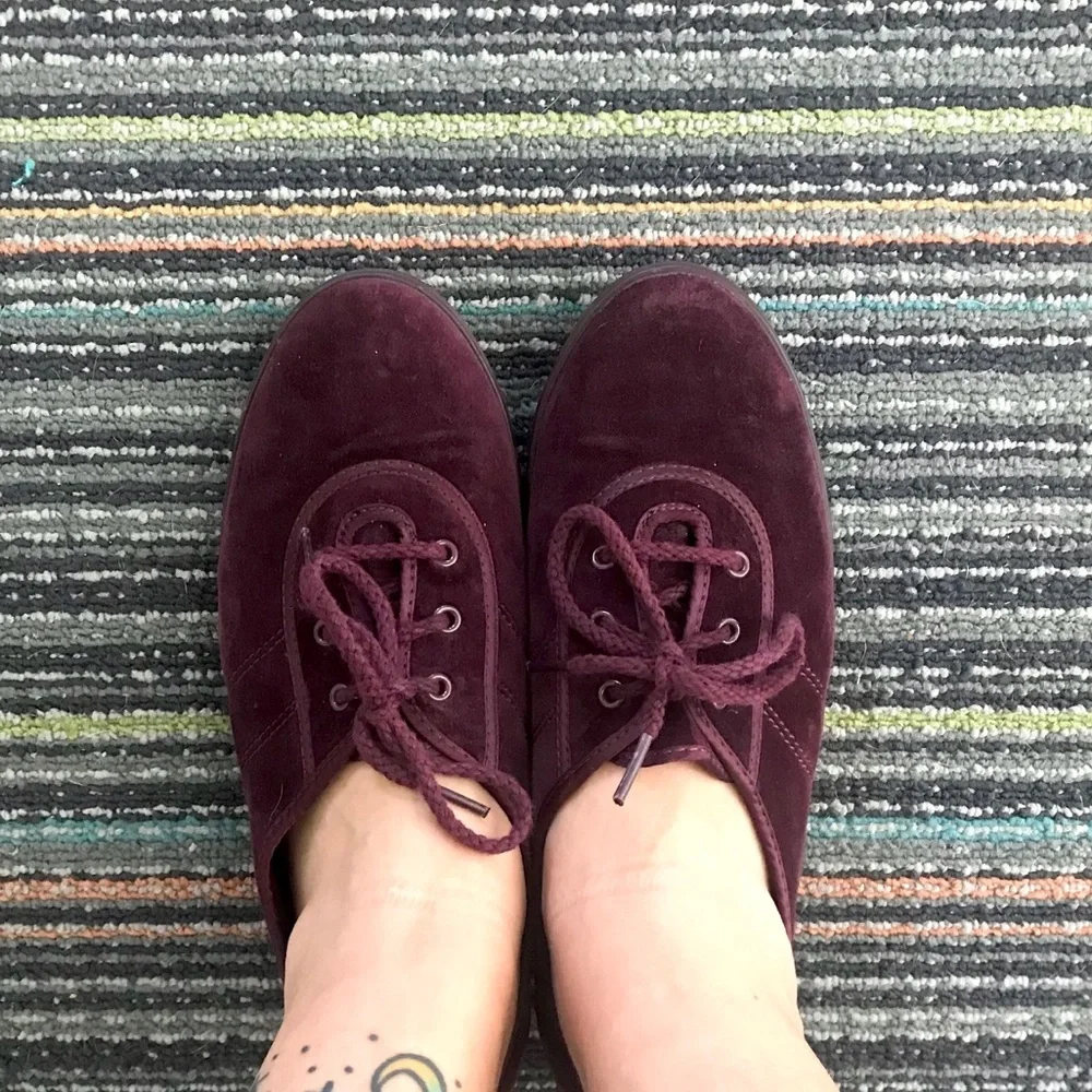 Vintage 70’s purple velvet lace up sneakers flats